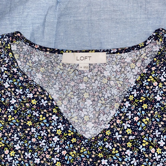 LOFT Floral Flutter Sleeve V-Neck Blouse Women’s Medium tops - Picture 5 of 9